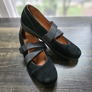 Vionic|Shelby Black Suede Mary Jane|Size 8